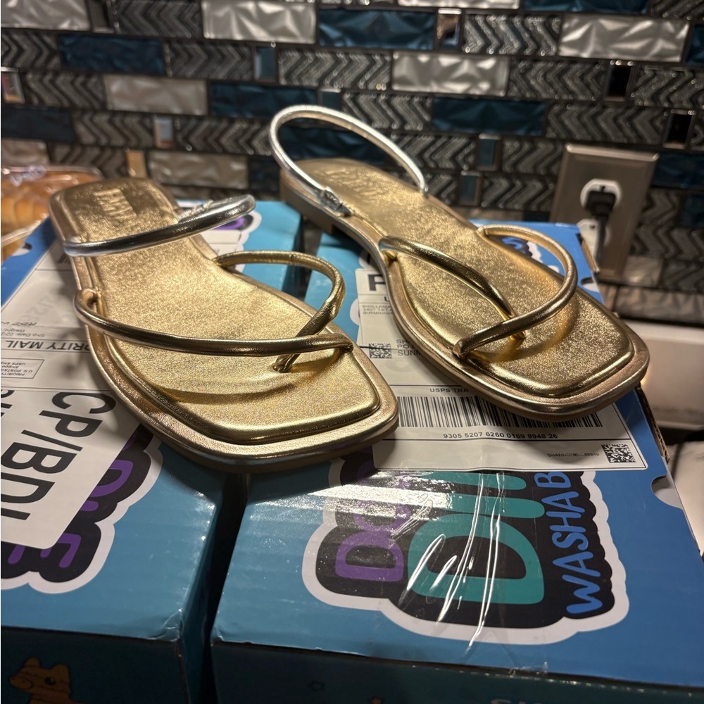 Chic Metallic Sandals with Strappy Design